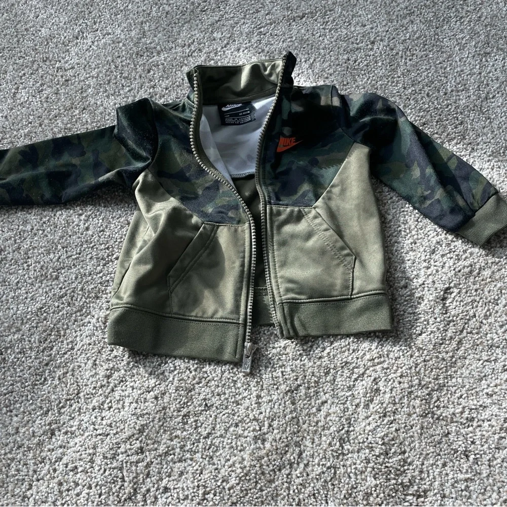 Nike 18 months boy jogger pant suit army green - Picture 3 of 4